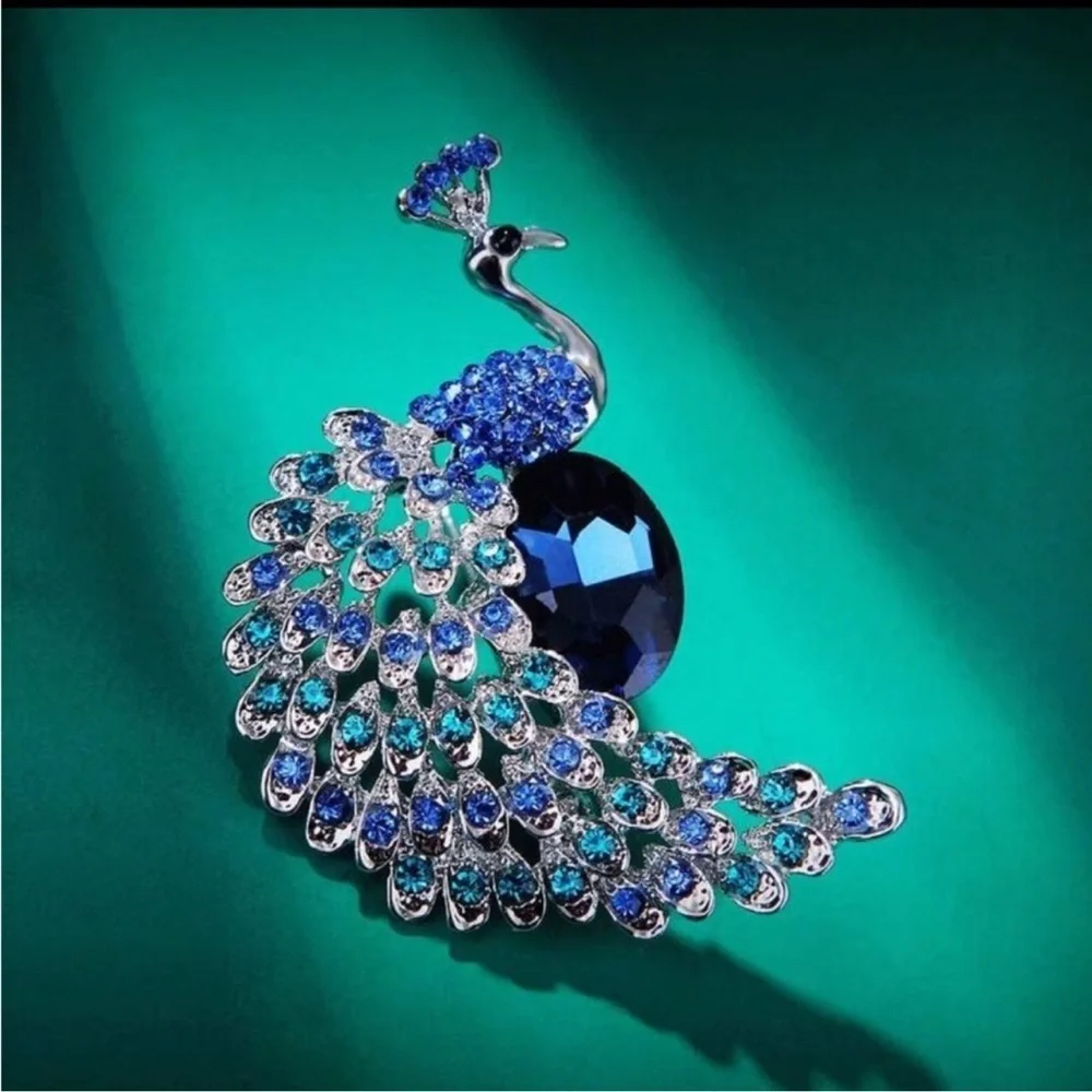 NEW❗️Elegant Blue and Silver Peacock Brooch